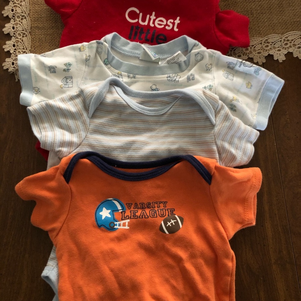 Bundle of 4 onesies